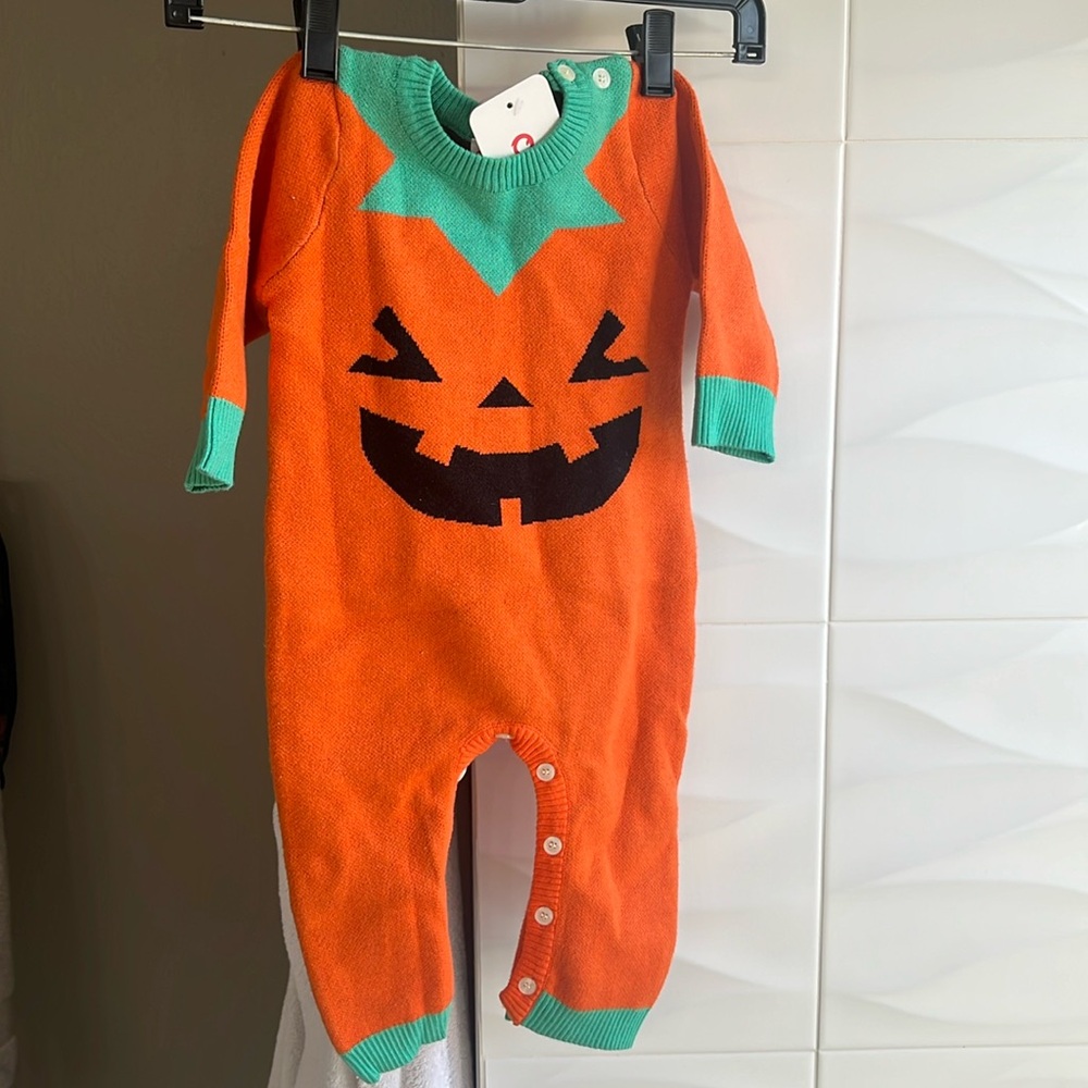 New with Tags PatPat Baby Halloween Pumpkin Onesie size 9-12 Months